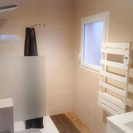 La Des Muriers Tres Spacieuse De 1 A 8 Voyageurs Avec Lit Bb Dans Un Environnement Calme Dans Les Coteaux Malause