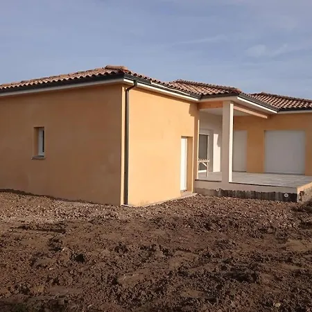 La Des Muriers Tres Spacieuse Dans Un Environnement Calme *