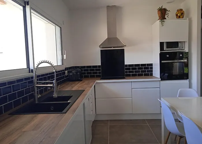 La Des Muriers Tres Spacieuse De 1 A 8 Voyageurs Avec Lit Bb Dans Un Environnement Calme Dans Les Coteaux